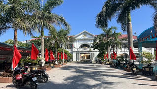 'Thu lệch' bị phản ánh, 1 trường tiểu học mời phụ huynh đến trả lại tiền