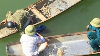 Tìm thấy thi thể cô gái nhảy cầu sông Dinh