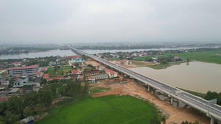 Ngắm cao tốc Bắc - Nam vượt núi, băng sông, xuyên cánh đồng bạt ngàn tuyệt đẹp