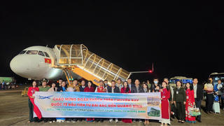 Đón đoàn khách trên chuyến bay quốc tế đầu tiên từ Đài Bắc đến Quảng Bình