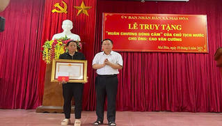 Truy tặng Huân chương Dũng cảm cho người hùng cứu người trong lũ