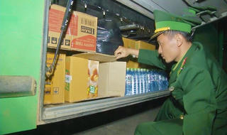 Khoác áo “từ thiện” để vận chuyển hàng lậu