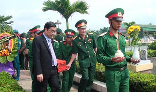 An táng 21 liệt sỹ hy sinh tại chiến trường Quảng Trị