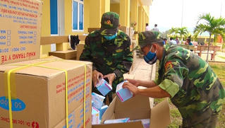 Thu 95.000 khẩu trang y tế chuẩn bị xuất lậu sang Lào