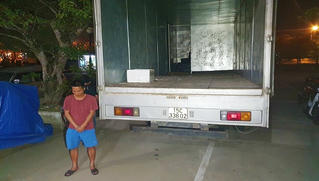 Chặn 25.000 gói thuốc lá lậu đang trên đường vào miền Nam tiêu thụ