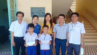 Tuyên dương và khen thưởng 2 học sinh nhanh trí cứu em nhỏ thoát đuối nước