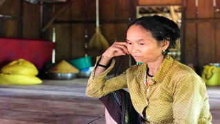 Cả trăm hộ nghèo ở huyện miền núi Quảng Trị phải trích tiền hỗ trợ dịch Covid-19 để “cán bộ thôn uống nước”
