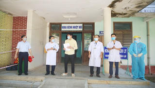 2 bệnh nhân Covid-19 ở Quảng Trị xuất viện sau hơn 1 tháng điều trị