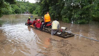 Nhiều xã miền núi ở Quảng Trị bị chia cắt và sạt lở, 1 người bị lũ cuốn trôi mất tích