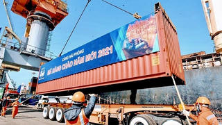 Cảng Hải Phòng đón mã hàng đầu tiên năm 2021