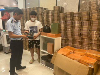 Phát hiện sản phẩm giả mạo nhãn hiệu Gucci, Louis Vuitton kinh doanh qua facebook