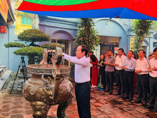 Dâng hương Kỷ niệm 1983 năm Ngày Nữ tướng Lê Chân thắng trận