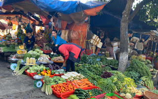 Buôn Ma Thuột: Tiểu thương nhiều chợ 'nói không' với khẩu trang