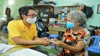 TP HCM tăng cường giám sát nhập cảnh và trả lương hưu qua đường bưu điện