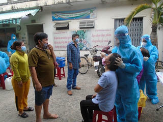 Xét nghiệm tầm soát tại chợ Bình Đông vì liên quan một ca COVID-19 
