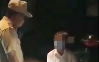 Tước giấy phép lái xe 23 tháng Trưởng phòng 'có hơi men' lái ô tô vào đường cấm 