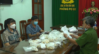 Công an Bình Định trao trả gần 5,8 kg vàng tang vật vụ trộm cho tiệm vàng