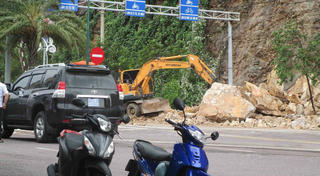 Bình Định sẽ đánh giá lại địa chất một số khu vực bị sạt lở đất, đá