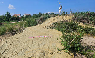 Phú Yên: Xuất hiện nhiều vết nứt, bùn nước trào ra từ lòng đất