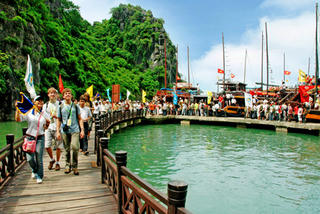 Thị trường du lịch dịp nghỉ lễ 30/4 -1/5: Tour nội, ngoại đều quá tải