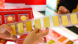 Tiếp đà tăng, vàng tiến sát mốc 48 triệu đồng/lượng