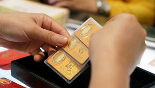 Vàng trong nước cao hơn thế giới gần 500.000 đồng/lượng