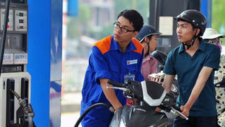 Xăng E5 RON 92 tăng 578 đồng/lít