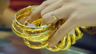 Giá vàng bất ngờ hạ nhiệt sau phiên tăng sốc