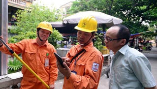 Tiêu thụ điện tăng cao cùng nắng nóng