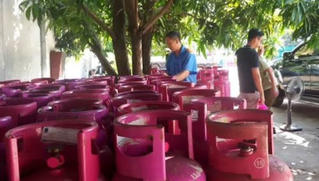 Thu giữ hàng trăm bình gas giả tem nhãn tại Lào Cai