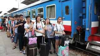 Giảm 10% vé tàu cho học sinh đi thi đại học