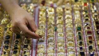 Giá vàng hôm nay 7/8: Thế giới tăng nhưng vẫn thấp hơn giá vàng trong nước 3,8 triệu đồng/lượng
