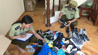 Kinh doanh hàng hóa giả mạo nhãn hiệu, 4 cơ sở bị xử phạt 130 triệu đồng