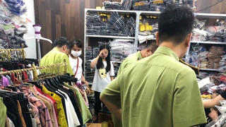 Tạm giữ hàng nghìn sản phẩm trị giá khoảng 500 triệu đồng, nghi giả mạo nhãn hiệu nổi tiếng