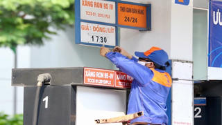 Giá xăng có thể giảm mạnh vào ngày mai