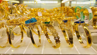 Đầu tuần, giá vàng trong nước đi ngang, thế giới tăng trở lại kỳ vọng bứt phá