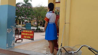 Từ 1/11, không phê bình học sinh trước trường, lớp