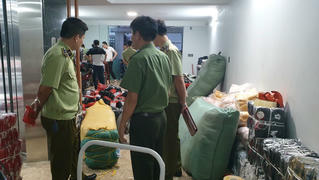 Phát hiện kho hàng thời trang nhập lậu chứa gần 8 nghìn sản phẩm tại Quảng Ninh