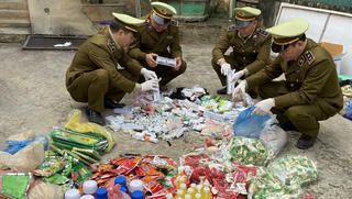 Thu giữ gần 300kg thuốc bảo vệ thực vật không rõ nguồn gốc tại Hà Giang