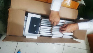 Phát hiện lô hàng iPhone nhập lậu trị giá 8 tỷ tại một kho hàng ở Nội Bài