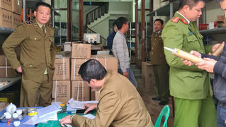 Tạm giữ trên 20.000 sản phẩm kim khí không có hóa đơn tại Hải Dương