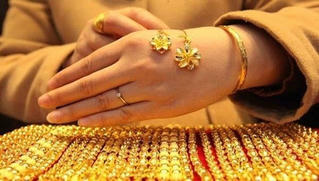  Vàng 'lao dốc' trước ngày vía Thần Tài