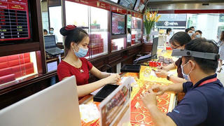 Vàng tiếp tục giảm sâu, chênh lệch mua-bán giãn rộng cả triệu đồng trước ngày vía Thần tài