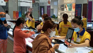 Giá vàng hôm nay 24/2: Vàng trong nước tiếp tục tăng mạnh