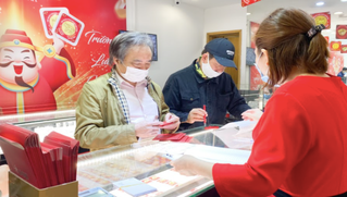 Vàng SJC giảm nhẹ, mốc 1.800 USD/ounce có khả năng bị thổi bay