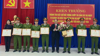 Huyện Việt Yên khen thưởng đột xuất tổ công tác điều tra có thành tích tốt trong đấu tranh phòng chống tội phạm