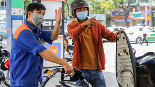 Giá xăng tăng gần 800 đồng/lít từ 15h hôm nay