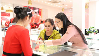 Giá vàng hôm nay, 16/3: Vàng SJC giảm, chênh lệch mua - bán rút ngắn còn 360.000 đồng/lượng