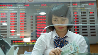 Tỷ giá ngoại tệ hôm nay 15/3: USD tăng mạnh phiên đầu tuần