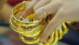 Giá vàng hôm nay, 23/3: Thế giới lao dốc, SJC dè dặt giảm 200.000 đồng/lượng